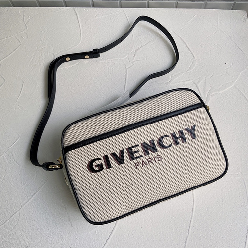 Givenchy-61c4104c